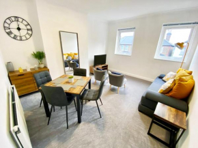 Modern 2/3 huge bedrooms Heathrow & Central London, Feltham